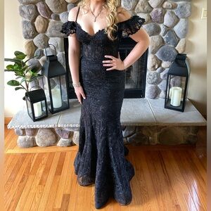 Ellie Wilde Black Lace Prom Dress, Size: 6